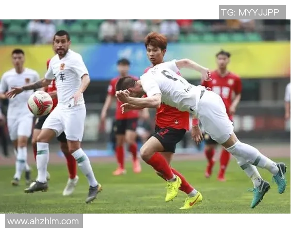 广州恒大与贵州恒丰智诚激战正酣比分悬念引人关注 广州恒大与贵州恒丰智诚激战正酣比分悬念引人关注